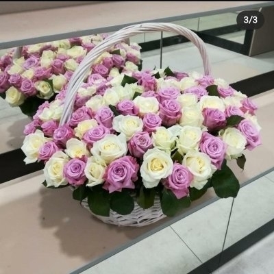 Цветы в корзине