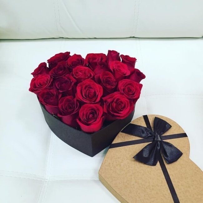 21 Роза.Высота 40см. Коробка сердце