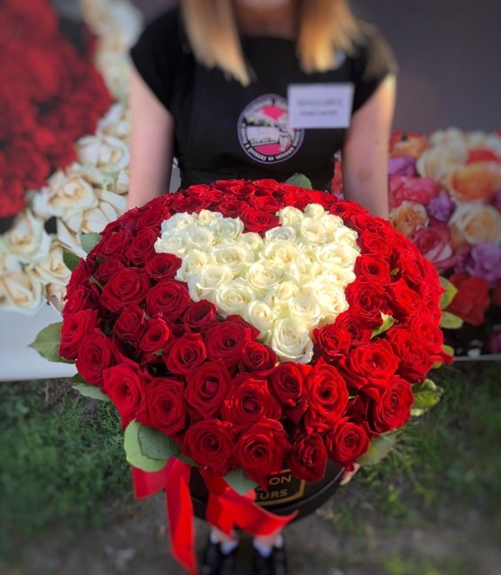 101 Роза.Высота 50см. Коробка круглая сердце