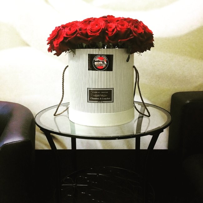 35 Роз.Высота 40см. Коробка шляпная