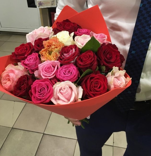 Букет из 21 розы (микс). Высота 80 см