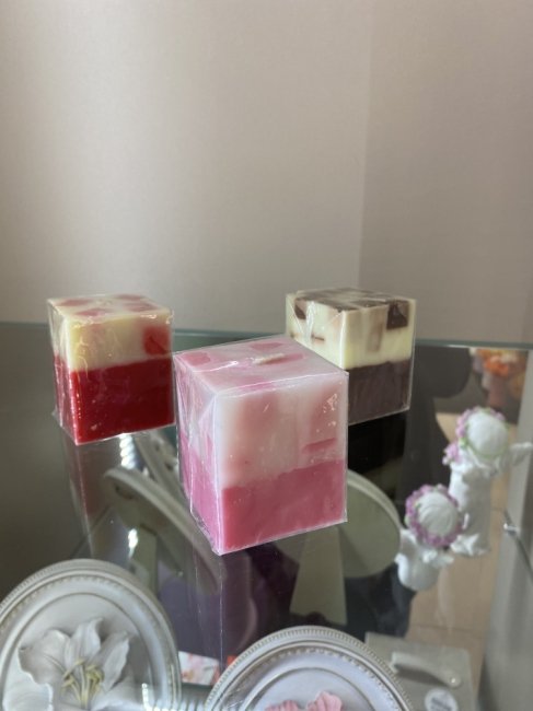 Ароматические свечи. Свеча-куб с мозаикой «Роза» ароматическая.