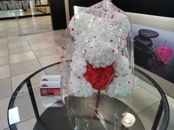 Мишка из роз 40 см ( с сердцем) белый.