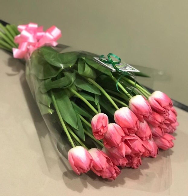 Букет из 21 тюльпана. нежно-розовый