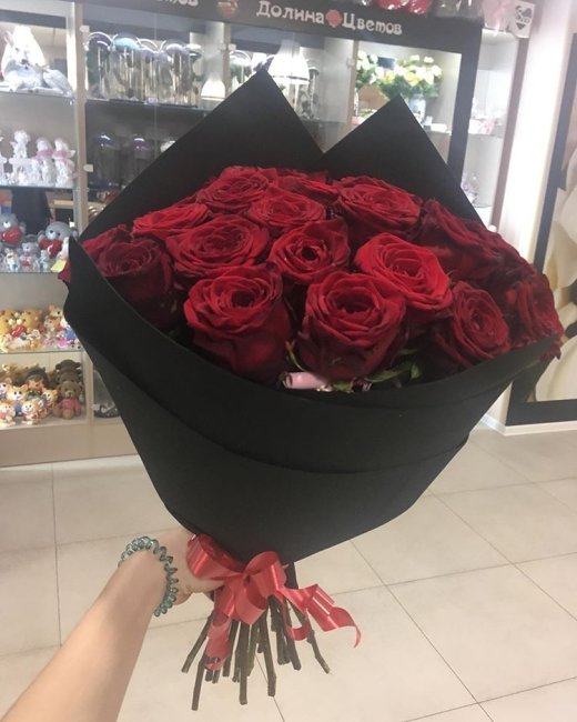 Роза Ред Игл. Букет из 21 розы. Высота 50 см