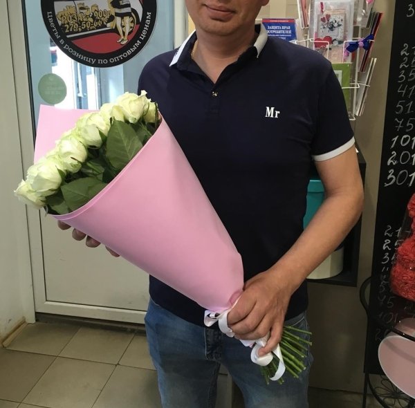 Роза Аваланж (белая). Букет из 25 роз. Высота 70 см