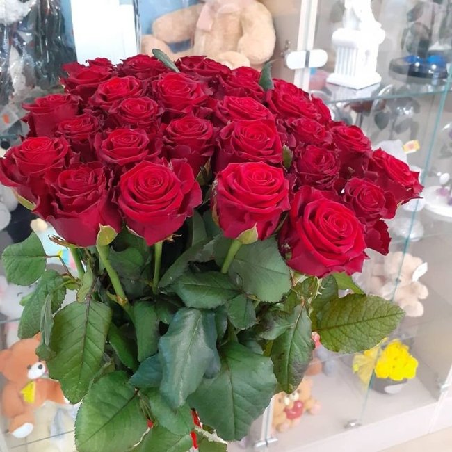 Роза Кон Аморе. Букет из 35 роз. Высота 60 см