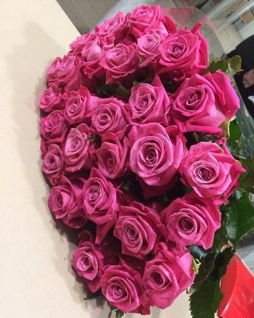 Роза Космик. Букет из 21 розы. Высота 60 см