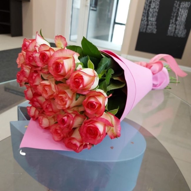 Роза Джумилия. Букет из 21 розы. Высота 50 см