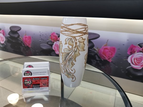 Декоративная ваза (высота 25см)