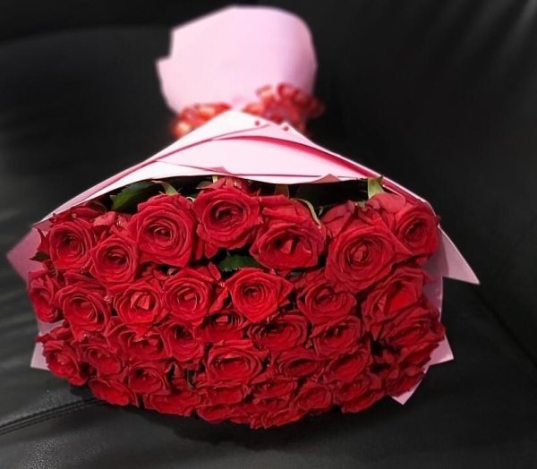 Роза Ред Наоми (красная). Букет из 41 розы. Высота 50 см