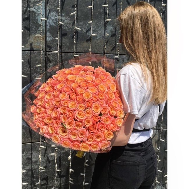 Роза Мисс Пигги (розово-желтая). Букет из 101 розы. Высота 50 см