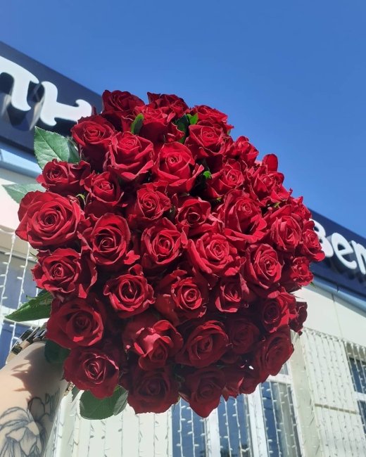 Роза Кон Аморе. Букет из 41 розы. Высота 40 см