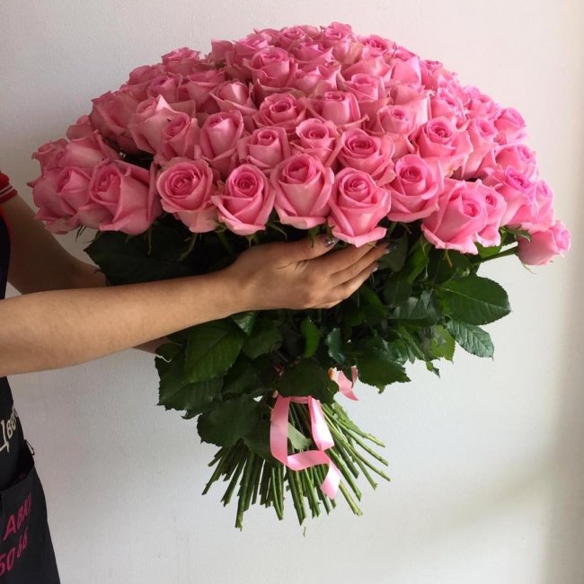 Роза Ревиваль (розовая). Букет из 101 розы. Высота 60 см