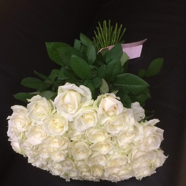 Роза Аваланж (белая). Букет из 51 розы. Высота 70 см