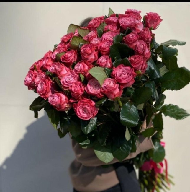 Роза Дип Вотер. Букет из 101 розы. Высота 70 см