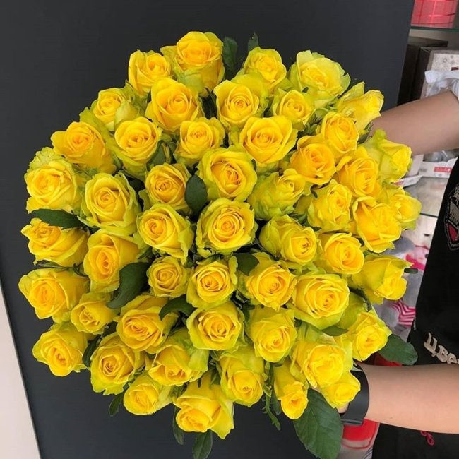 Роза Пени Лейн (желтая). Букет из 51 розы. Высота 40 см