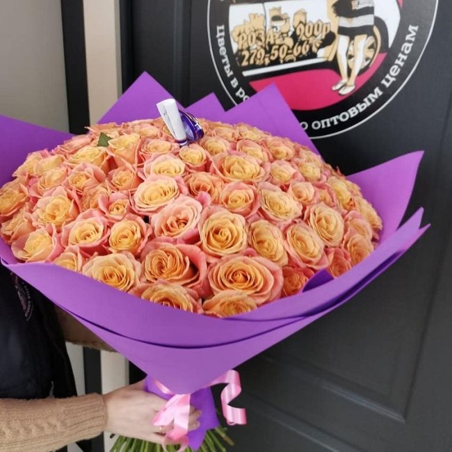 Роза Мисс Пигги (розово-желтая). Букет из 101 розы. Высота 60 см